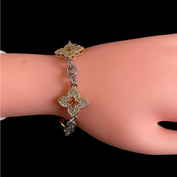 Two tone pave rhinestone clover link toggle bracelet - Picture 3 of 7